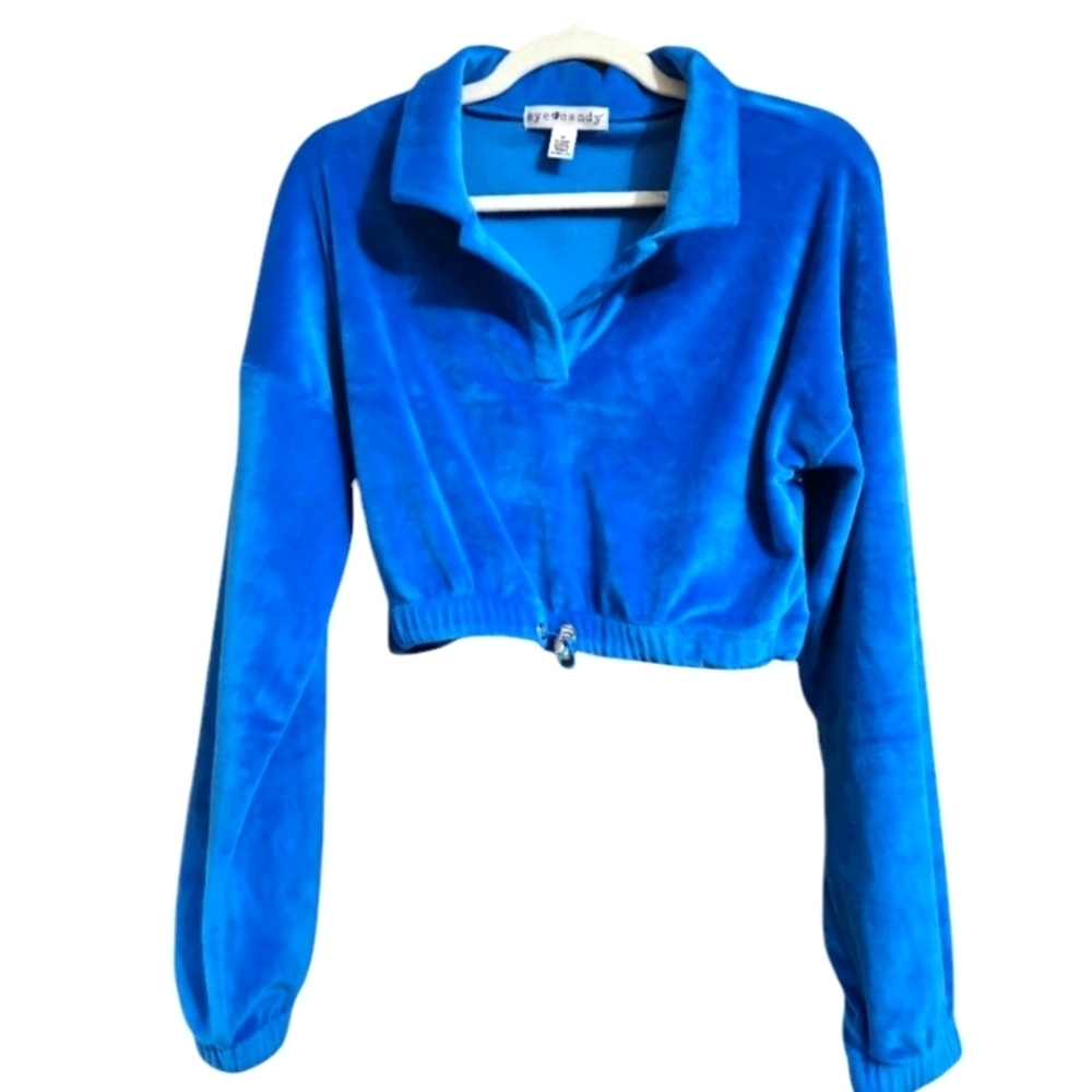 EYE CANDY Blue velvet cropped pullover . Size M